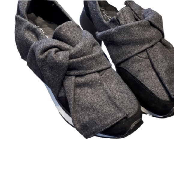 J Slides bow sneaker - Picture 4 of 5